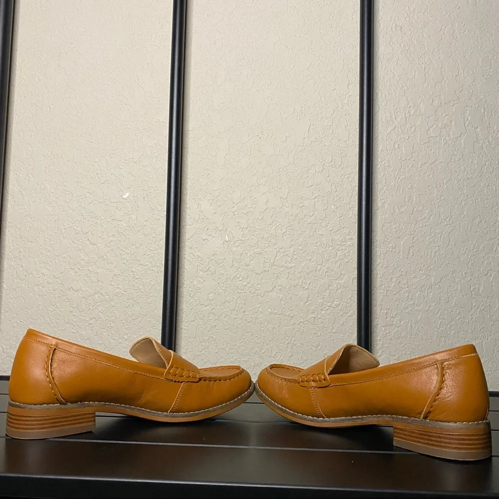 Skechers Air Cooled Memory Foam Leather Loafer-Womens 8.5